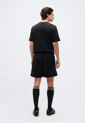 adidas FC Bayern Shorts Black — foto 3