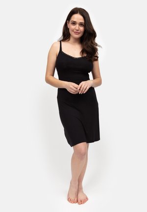 Vestito nero senza maniche con rifinitura in pizzo sullo scollo, realizzato in tessuto morbido, lunghezza al ginocchio, con corpetto aderente e gonna svasata.