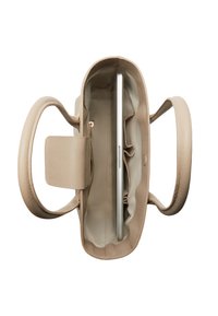 Sac en cuir beige avec des poignées doubles, une poche zippée interne et des compartiments pour une meilleure organisation. Texture lisse avec une forme structurée.