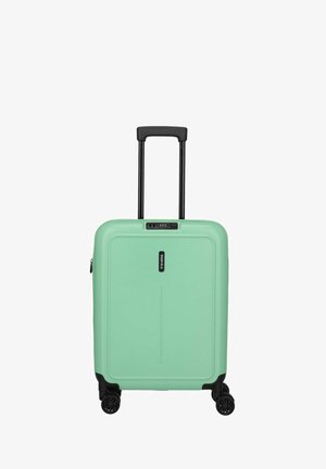 Mintgrüner Hartschalenkoffer mit vier schwarzen Rollen, einem ausziehbaren schwarzen Griff und einem integrierten Zahlenschloss in der oberen Mitte.
