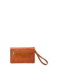 Porte-monnaie en cuir marron avec une texture lisse, de forme rectangulaire, avec une poche zippée à l'avant et une lanière pour le poignet attachée.