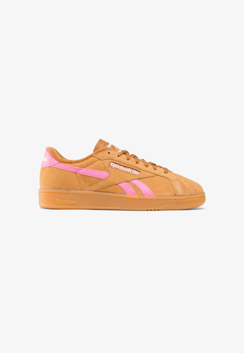 Reebok Classic CLUB C GROUNDS UK - Tenisky - wild brown gum true pink