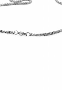 Collana in metallo con un design di giunzioni alternate elegante in materiale argentato. Presenta una chiusura sicura.
