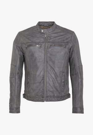 Grijze leren jas met een staande kraag, ritssluiting aan de voorkant, twee borstzakken en een geperst patroon op de mouwen en het lichaam.