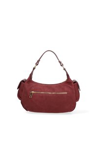 Borsa a mano in suede color bordeaux con forma arrotondata, tracolla singola e tasca frontale con zip. Texture sottile e minimi dettagli in metallo.