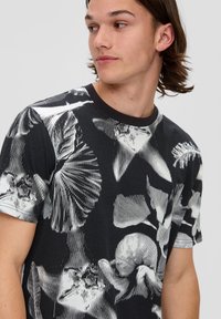 QS - T-shirt z nadrukiem