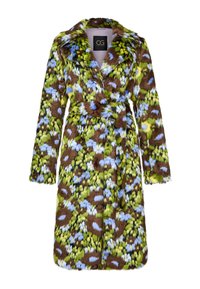 Palton din blană artificială cu un model floral colorat în verde, albastru și maro. Detalii notabile includ o talie cu brâu și mâneci lungi.
