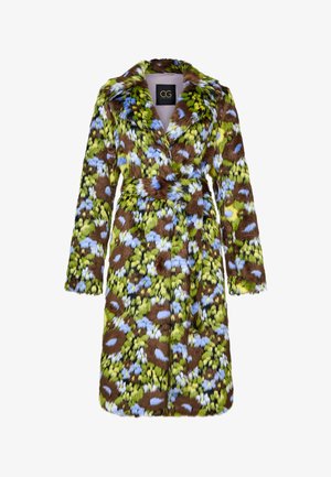 Nepvachtjas in een kleurrijk bloemenpatroon in groen, blauw en bruin. Opvallende details zijn de riem taille en lange mouwen.