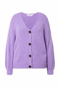 Lila gestrickte Strickjacke mit V-Ausschnitt, langen Ärmeln, gerippten Bündchen und fünf dunklen Knöpfen auf der Vorderseite. Weicher Stoff.