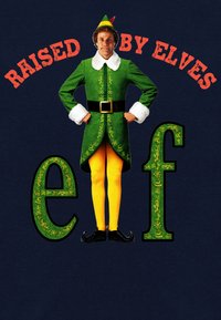 Zielony kostium elfa z białym futrzanym kołnierzem, żółtymi rajstopami i czarnymi butami. Tekst: "WYCHOWANY PRZEZ ELFY" na górze oraz "elf" w ozdobnych literach na dole.