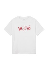 Tricou alb din bumbac cu mâneci scurte, având un logo grafic roșu și un model cu pătrățele pe față. Gât rotund, croială lejeră.