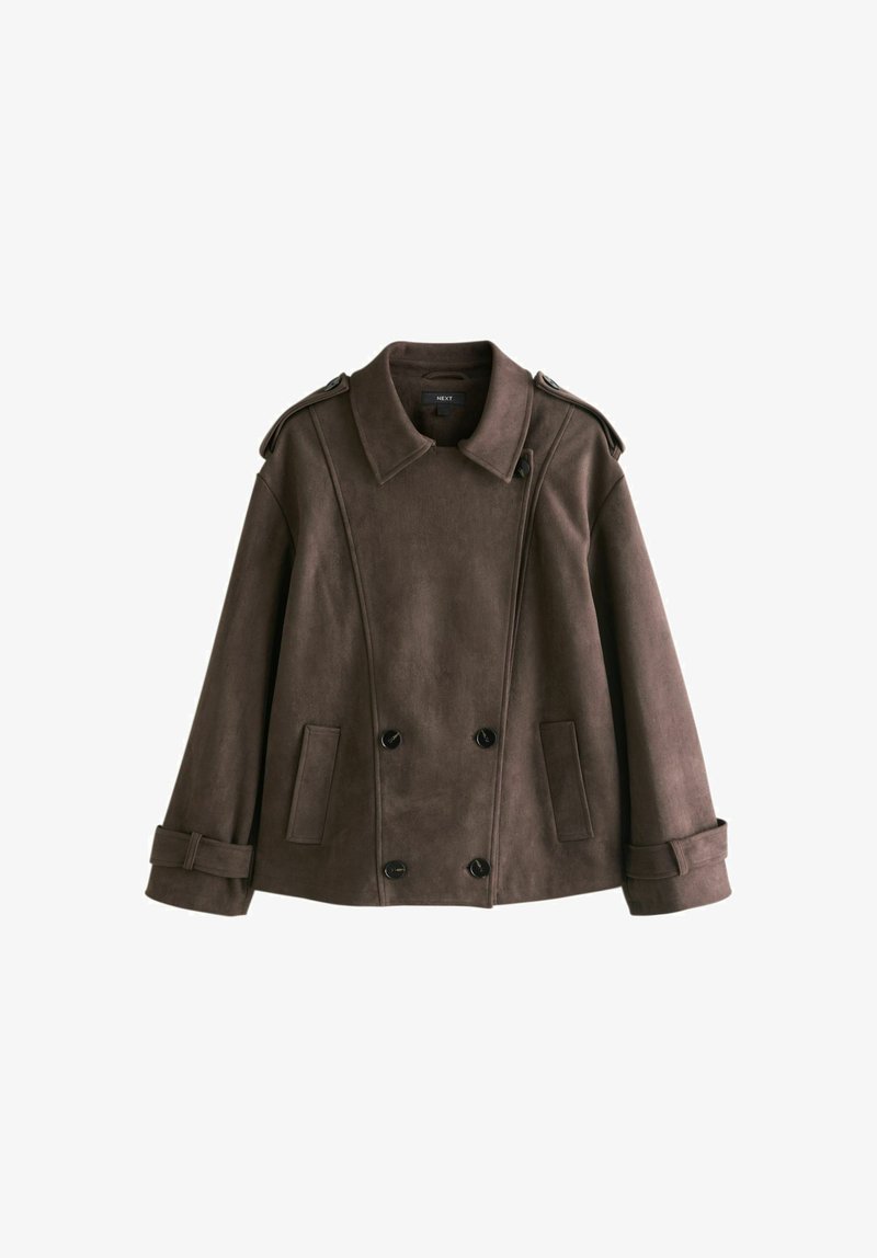 Barna művelúr kabát széles gallérral, kétsoros gombokkal, oldalzsebekkel, valamint lekerekített mandzsettákkal, melyeken állítható pántok találhatók.