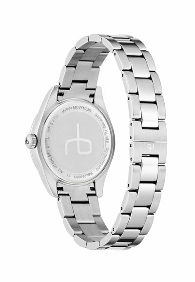 Armbandsur i rostfritt stål som visar baksidan med graverad logotyp, information om vattentålighet och länkat metallarmband med spänne.