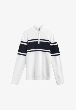 Biały pulower z długim rękawem, wysokim kołnierzem i suwakiem do ćwiartki. Posiada granatowe poziome paski na piersi i rękawach. Teksturowana dzianina.