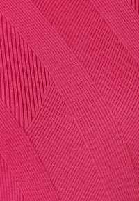 Non sélectionné, framboise foncé