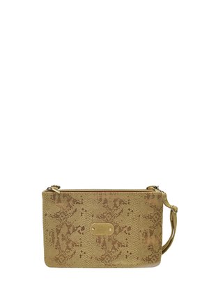 Pochette beige avec motif peau de serpent, fermeture éclair et petite sangle sur le côté.