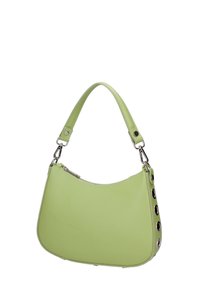 Groene leren handtas met een gebogen vorm, dunne handgreep en zilveren hardware. Bevat ronde uitsparingen aan één kant. Met ritssluiting aan de bovenkant.