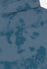 Levi's® TIE DYE HOODIE - Jersey con capucha - aegean blue