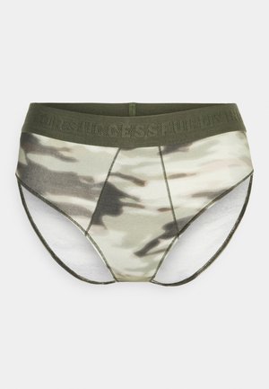Braguitas de camuflaje para mujer con una suave cinturilla verde y texto en relieve, confeccionadas en una tela suave y con un diseño ajustado.