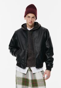 PULL&BEAR Imiteret læderjakke - black