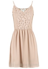 Robe rose pâle avec corsage en dentelle, bretelles spaghetti ajustables et jupe froncée. Texture lisse avec un motif côtelé subtil.