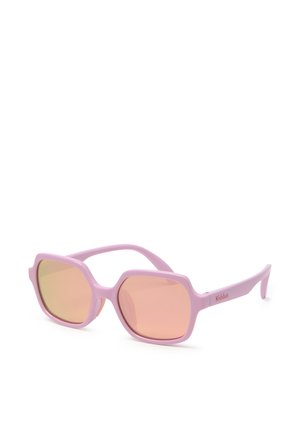 Lunettes de soleil carrées oversized roses avec des verres réfléchissants orange clair et des branches fines, légèrement inclinées vers la droite.