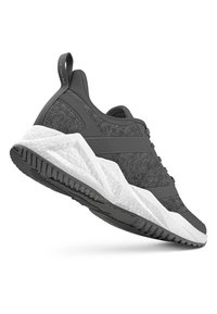 Grauer Sportschuh mit strukturiertem Obermaterial und schlankem Design. Verfügt über eine weiße, gepolsterte Sohle, verstärkte Ferse und dezente Markenkennzeichnung.