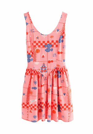 Rochie roz fără mâneci, cu decolteu rotund, având un design cu motive în roșu și albastru și o fustă plisată.