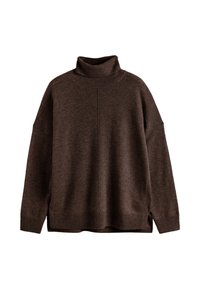 Pull en maille marron avec un col roulé haut, des épaules tombantes, des fentes sur les côtés et des poignets côtelés. Texture douce et coupe décontractée.