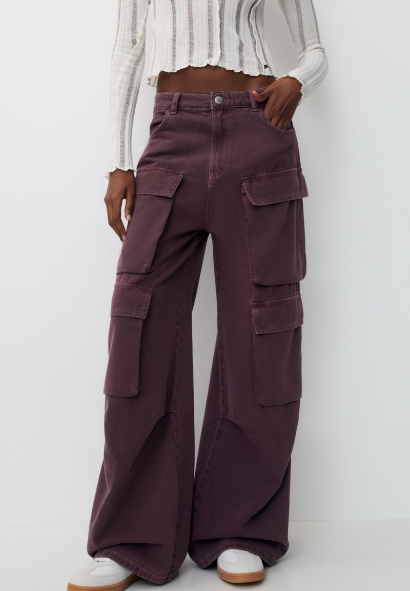 PULL&BEAR WIDELEG Flared Jeans berry/(rood)paars Zalando.be