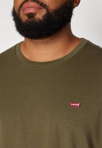 Levi's® Plus BIG ORIGINAL TEE - Basic póló - olive night