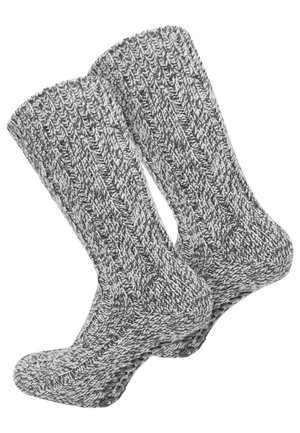 Graue gestrickte Socken mit strukturiertem Rippmuster und einer Nahtdetails an der Zehe, in einem gemütlichen Design bis zur Mitte der Wade.