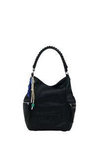 Bolso de mano de cuero negro con forma curvada, asas trenzadas y bolsillos exteriores con cremallera. Presenta un adorno de borla con acentos en azul y beige.
