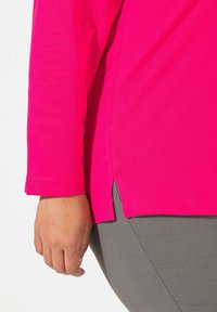 Ulla Popken GROSSE GRÖSSEN BASIC-V LANGARM  - Longsleeve - red pink