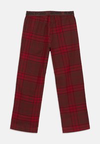 Röda och mörkbruna rutiga pyjamasbyxor med svart elastisk midja som har upprepad text med "BJORN BORG".