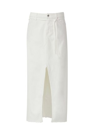 Weißer Denim-Rock mit einem vorderen Schlitz, Gürtelschlaufen und zwei Taschen. Der Saum hat eine rohe Kante für zusätzliche Textur.