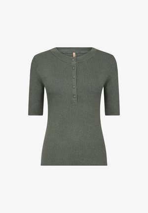 Top de manga corta acanalado en verde oliva, con cuello redondeado y tapeta de cinco botones que coinciden para un look cohesivo.