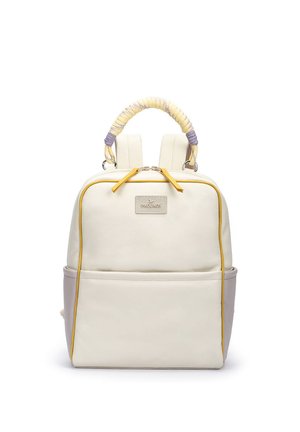 Kleine rugzak in crèmekleur met gele ritstrekker, paars-gele omwikkelde handgreep, voorvak en merkembleem "Pikolinos".