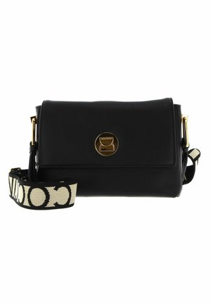 Borsa a tracolla in pelle nera con chiusura in tonalità dorata, caratterizzata da una finitura testurizzata e una tracolla in tela con stampa a contrasto.