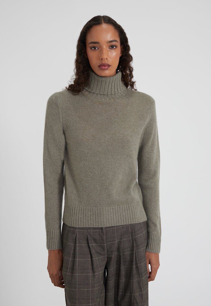 Hellgrüner gestrickter Rollkragenpullover mit gerippten Bündchen und Saum, aus weichem Material gefertigt, mit einer lockeren Passform für zusätzlichen Komfort.