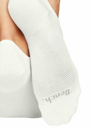 Weiße, atmungsaktive Socken mit strukturiertem Strickmuster und verstärktem Fersenbereich. Markenname "beachy" auf der Seite aufgedruckt.