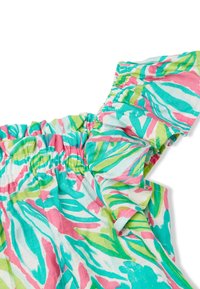 Top multicolore a spalla scoperta con un motivo di foglie tropicali in turchese, rosa e verde. Collo elasticizzato e maniche a volant.
