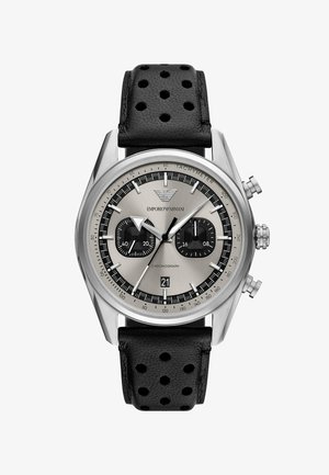 Silberner Chronograph mit einem Gehäuse aus Edelstahl, schwarzem strukturiertem Lederarmband, zwei Unterzifferblättern und Datumsanzeige bei 6 Uhr.