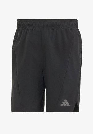 Czarne krótkie spodenki sportowe z elastycznym paskiem w talii i logo Adidas na dolnej lewej nodze, posiadające małe boczne rozcięcia dla swobody ruchów.