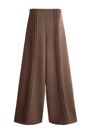 Barna, bőszárú nadrág magas derékkal és függőleges varrott redőkkel az elülső és oldalsó részeken.