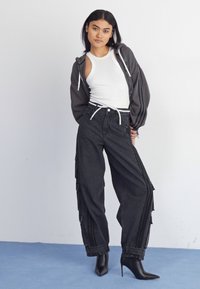 adidas Originals Široke nogavice - black