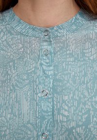 comma casual identity MIT ALLOVERMUSTER - Camicetta - petrol floral print