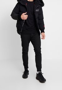 Gianni Kavanagh Sweater - black