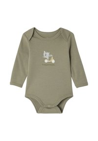 Olivegrüner Langarm-Bodysuit aus weichem Stoff mit einem Raccoon auf einem Fahrrad sowie dem Text "Auf dem Weg zum Abenteuer."