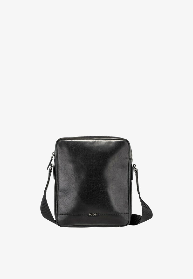 Borsa a tracolla nera in pelle con forma quadrata, texture liscia, chiusura con zip superiore e tracolla regolabile. Caratterizzata da un sottile accento del logo.
